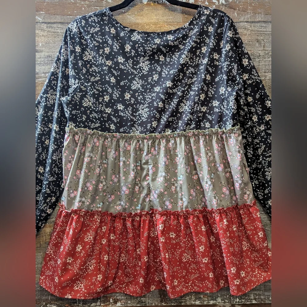 Women’s Floral Tiered Tunic Top - Black, Olive & Red - Picture 8 of 14